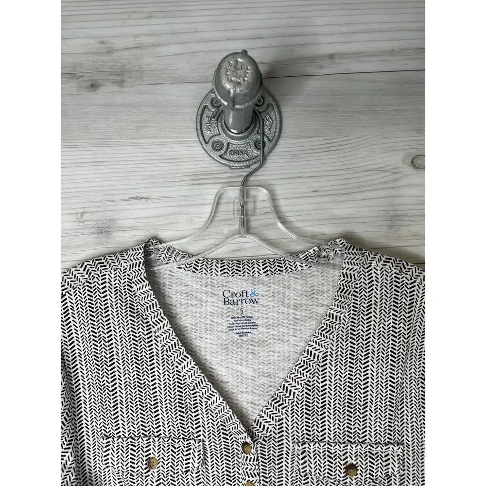 Croft‎ & Barrow Henley Shirt Womens Small Black White Print Short Sleeve